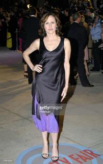 Molly Shannon feet photo thumbnail