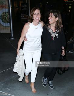 Molly Shannon feet photo thumbnail