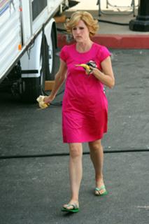Molly Shannon feet photo thumbnail