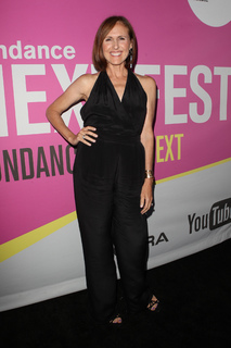 Molly Shannon feet photo thumbnail