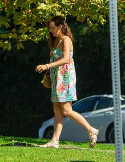 Molly Shannon feet photo thumbnail