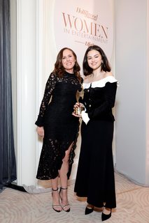 Molly Shannon feet photo thumbnail