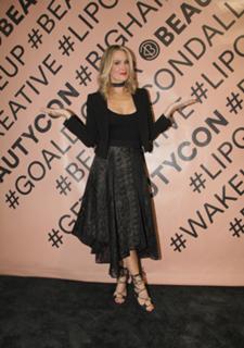 Molly Sims feet photo thumbnail