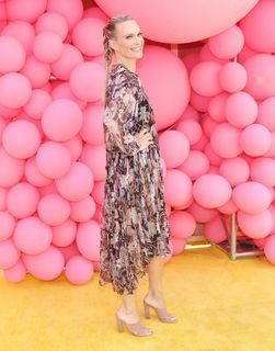 Molly Sims feet photo thumbnail