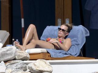 Molly Sims feet photo thumbnail