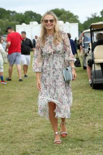 Molly Sims feet photo thumbnail