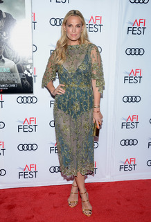 Molly Sims feet photo thumbnail