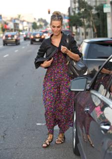 Molly Sims feet photo thumbnail
