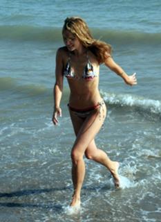 Molly Sims feet photo thumbnail