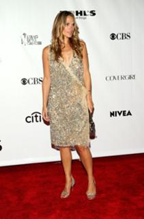 Molly Sims feet photo thumbnail