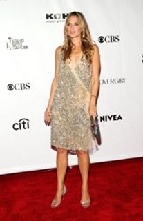 Molly Sims feet photo thumbnail