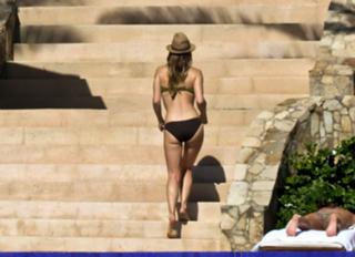 Molly Sims feet photo thumbnail