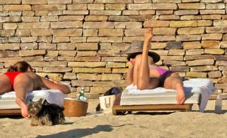 Molly Sims feet photo thumbnail
