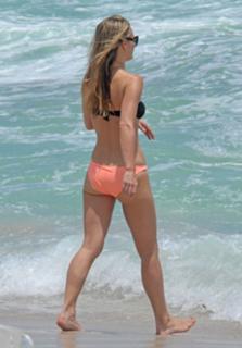Molly Sims feet photo thumbnail