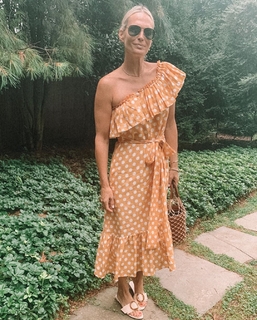 Molly Sims feet photo thumbnail