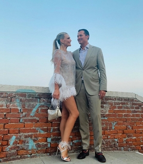 Molly Sims feet photo thumbnail