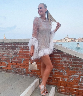Molly Sims feet photo thumbnail
