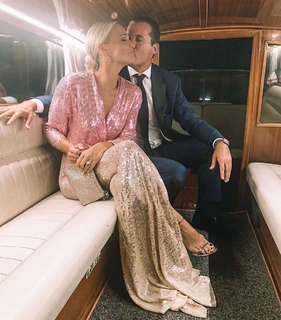 Molly Sims feet photo thumbnail