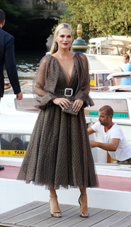 Molly Sims feet photo thumbnail