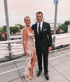 Molly Sims feet photo thumbnail