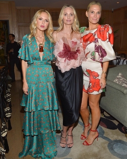 Molly Sims feet photo thumbnail