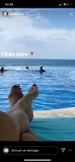 Molly Sims feet photo thumbnail