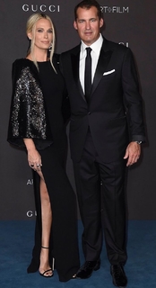 Molly Sims feet photo thumbnail
