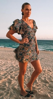 Molly Sims feet photo thumbnail