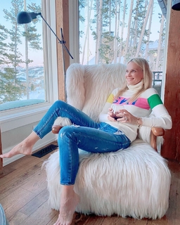 Molly Sims feet photo thumbnail