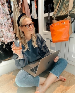 Molly Sims feet photo thumbnail