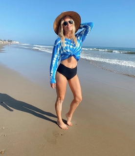 Molly Sims feet photo thumbnail