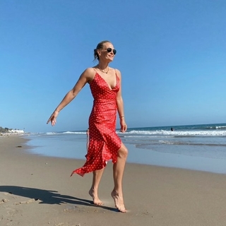 Molly Sims feet photo thumbnail