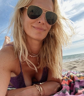 Molly Sims feet photo thumbnail