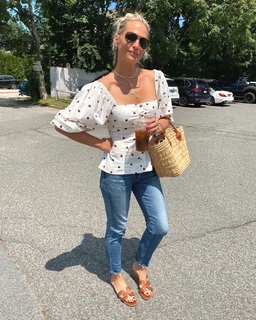 Molly Sims feet photo thumbnail