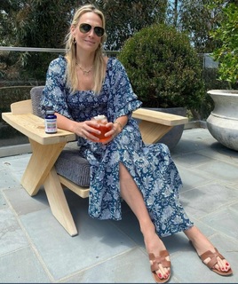 Molly Sims feet photo thumbnail