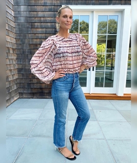 Molly Sims feet photo thumbnail