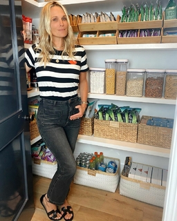 Molly Sims feet photo thumbnail