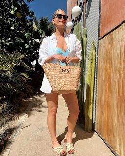 Molly Sims feet photo thumbnail