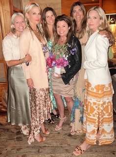 Molly Sims feet photo thumbnail