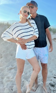 Molly Sims feet photo thumbnail