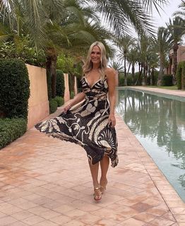 Molly Sims feet photo thumbnail
