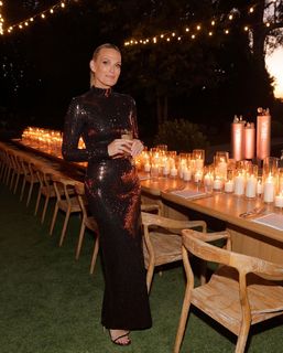 Molly Sims feet photo thumbnail
