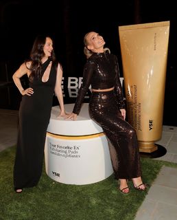 Molly Sims feet photo thumbnail