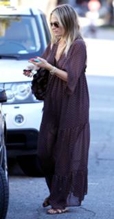 Molly Sims feet photo thumbnail