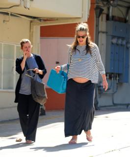 Molly Sims feet photo thumbnail
