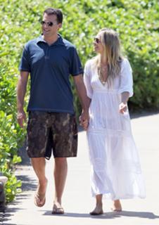 Molly Sims feet photo thumbnail