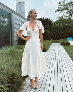 Molly Sims feet photo thumbnail