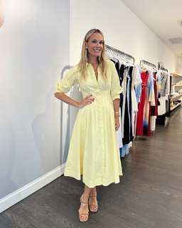 Molly Sims feet photo thumbnail