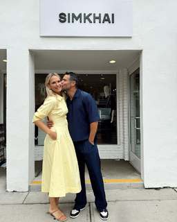 Molly Sims feet photo thumbnail