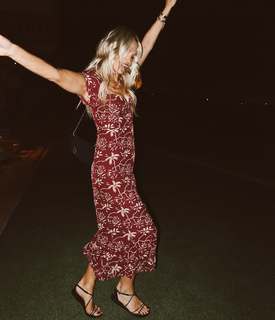 Molly Sims feet photo thumbnail